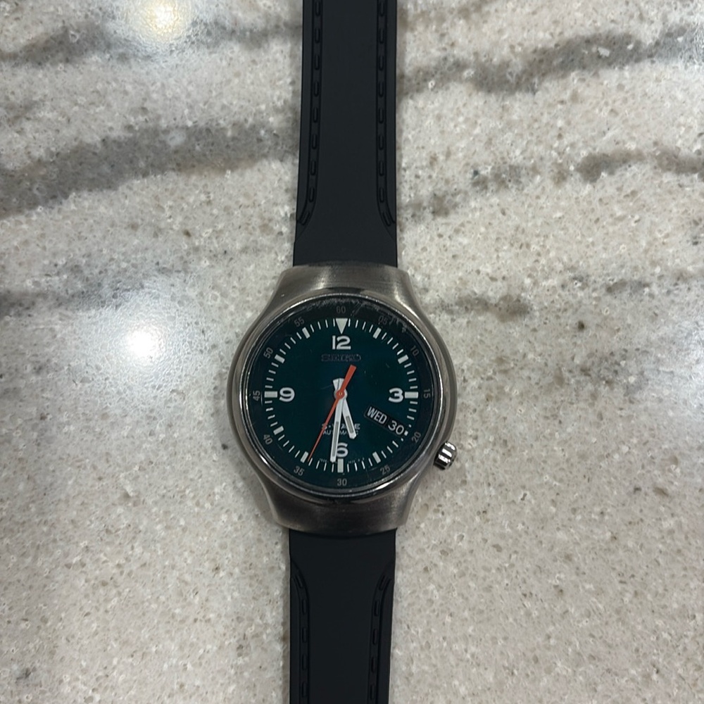 Seiko S-Wave Gents Watch
Functions seems to work just fine